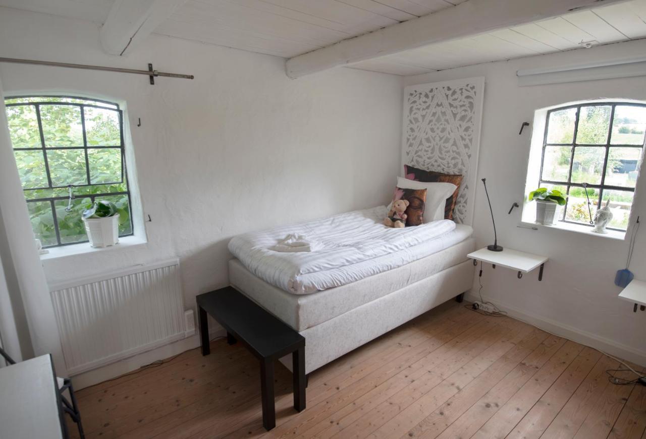 4B Oesterlen Bed & Breakfast Tomelilla Extérieur photo